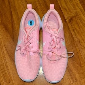 Pink Nike golf shoes